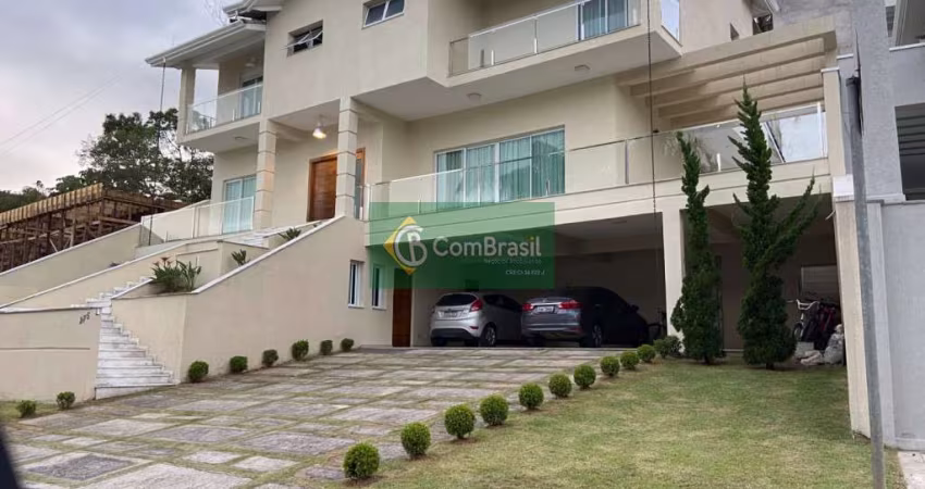 Sobrado á Venda em Condomínio Arujá-SP