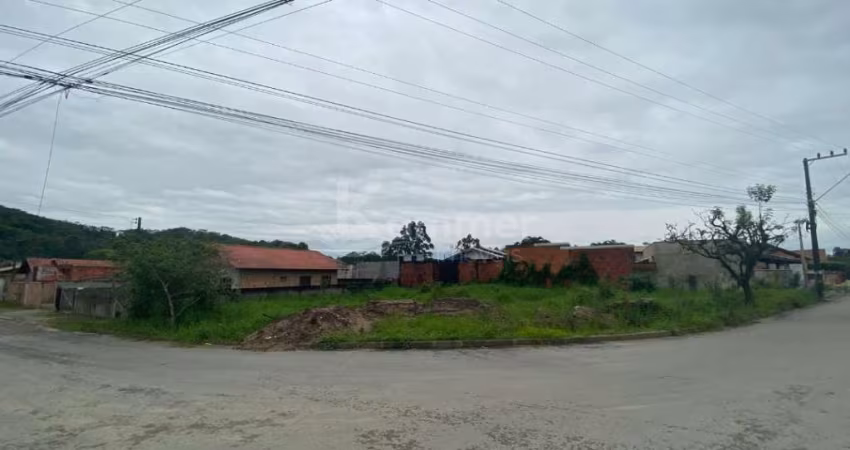 Terreno com 690m² a venda em Penha