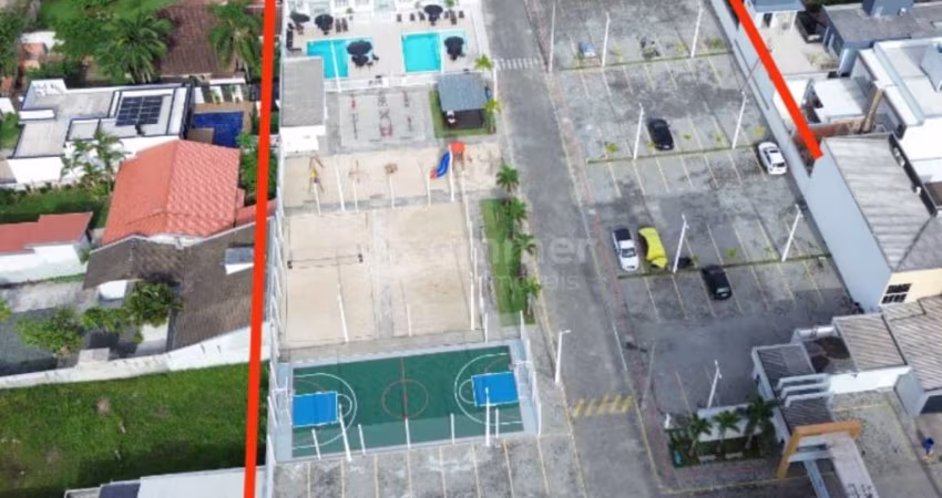 Apartamento em Balneário Piçarras, condomínio fechado a 500 metros do mar com 2 dormitórios