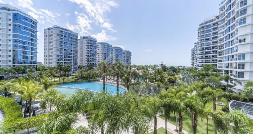 Apartamento com 3 suítes a venda na praia Brava
