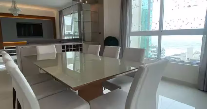 Apartamento mobiliado a venda em Meia Praia, com 3 suítes mais 1 dormitório