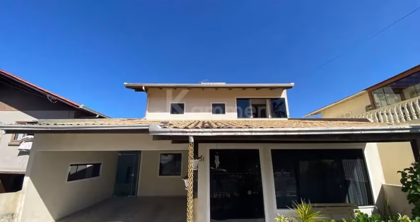 Casa a venda com 3 suítes no centro de barra velha, com vista mar