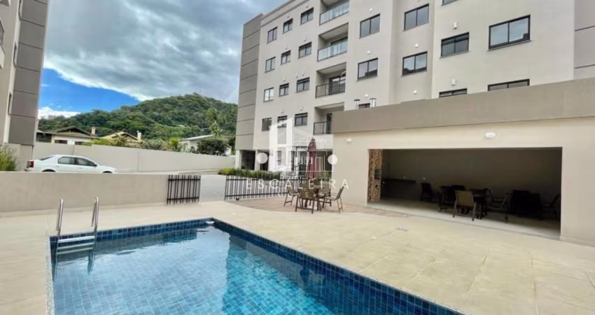 Apartamento à venda em Teresópolis-RJ: 2 quartos, 1 suíte, 1 sala, 2 banheiros, 1 vaga de garagem, 64m² no Alto.