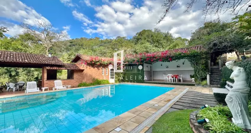 Magnífico Sítio à Venda em Teresópolis-RJ, Bairro Quebra Frascos: 7 Quartos, 1 Suíte, 2 Salas, 4 Banheiros, 6 Vagas, 7.587 m² de Área