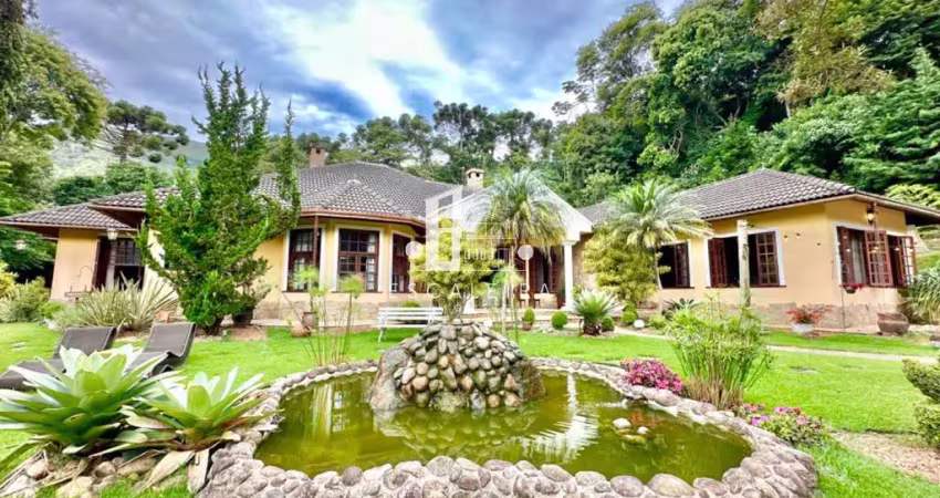 CASA À VENDA NA CIDADE DE TERESÓPOLIS RJ