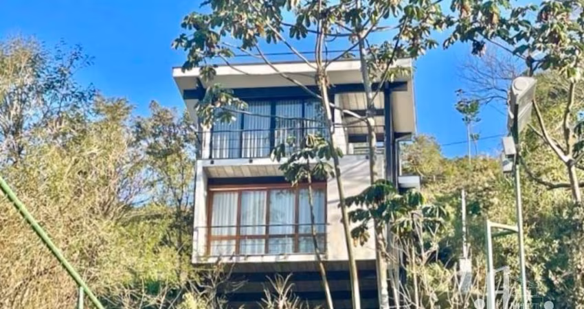 CASA MODERNA EM CONDOMÍNIO À VENDA NA CIDADE DE TERESÓPOLIS RJ
