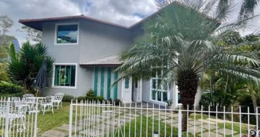 CASA EM CONDOMÍNIO À VENDA NA CIDADE DE TERESÓPOLIS RJ