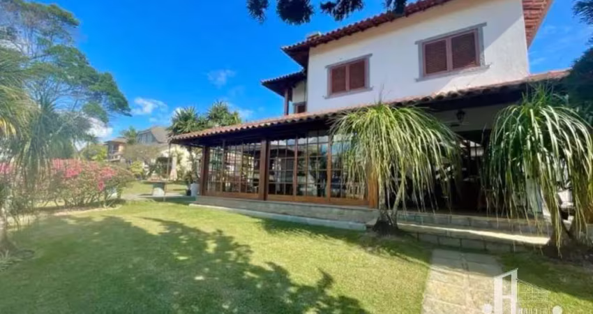Excelente oportunidade! casa em condomínio de luxo à venda em teresópolis-rj, bairro várzea. 4 quartos, 1 suíte, 3 salas, 4 banheiros, 7 vagas, 229m².