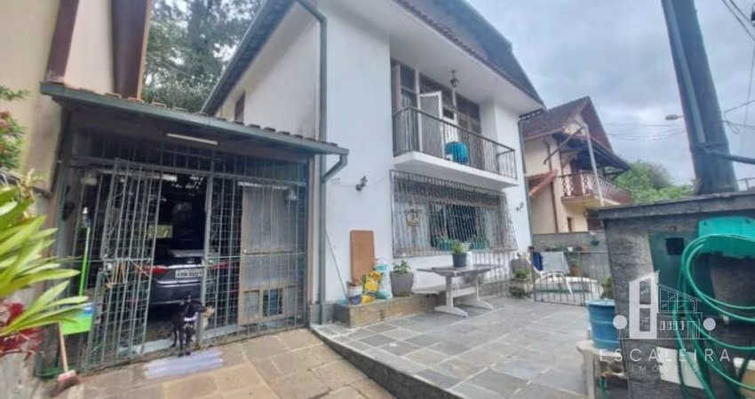CASA DUPLEX À VENDA NA CIDADE DE TERESÓPOLIS RJ