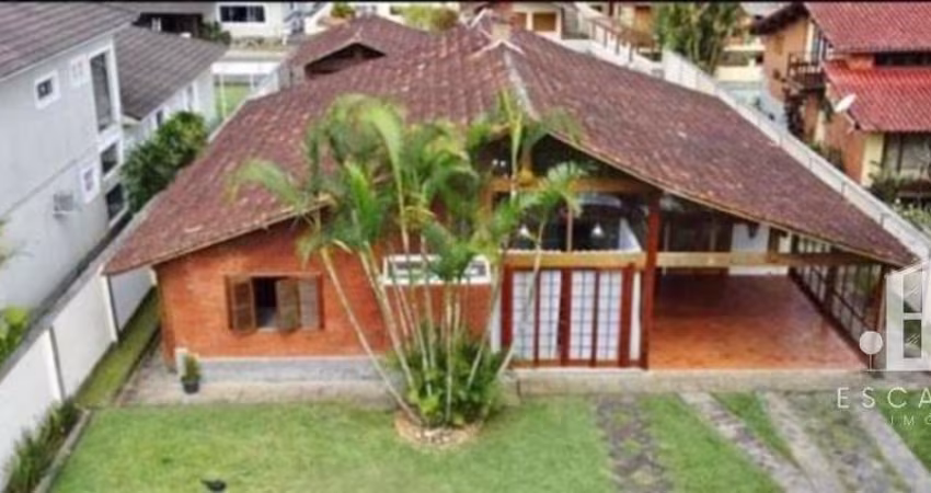 CASA DE CONDOMÍNIO EM BAIRRO NOBRE À VENDA NA CIDADE DE TERESÓPOLIS RJ