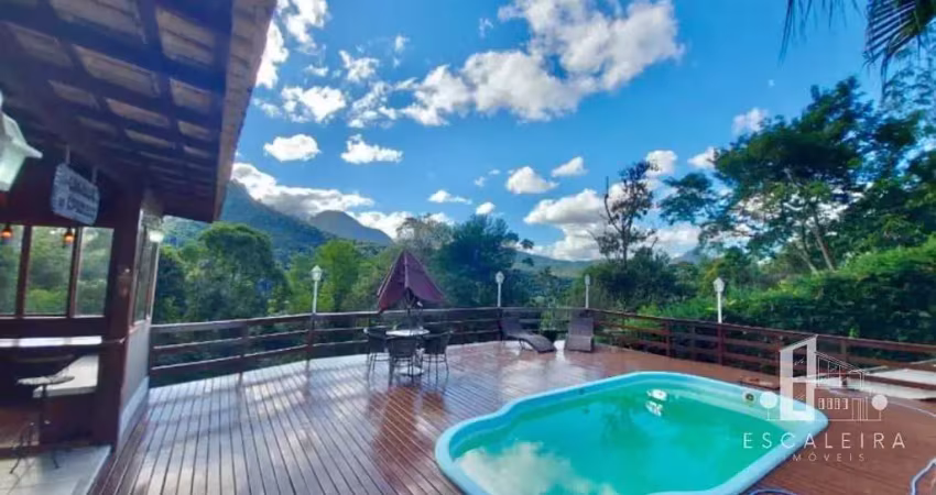 Luxuosa casa em condomínio à venda em teresópolis-rj, parque do imbui: 6 quartos, 1 suite, 2 salas, 5 banheiros, 4 vagas, 600m².