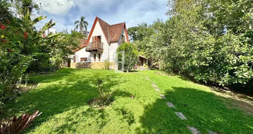 Casa em Condomínio de Luxo no Parque do Imbui, Teresópolis Week End Club- 4 Quartos, 2 Suítes, 2 Salas, 5 Banheiros e 2 Vagas de Garagem!