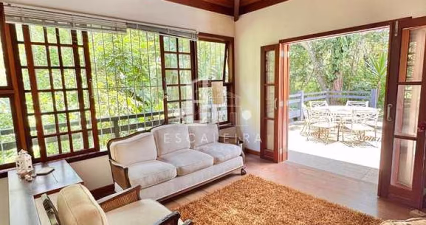 Imóvel à venda em Teresópolis-RJ, bairro Golfe: 3 quartos, 1 suíte, 2 salas, 4 banheiros, 2 vagas, 230m².