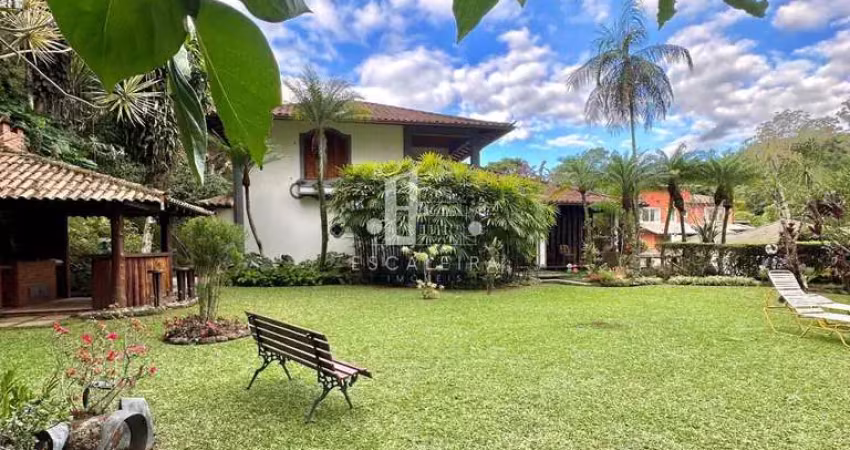 Casa com alto padrão em condomínio à venda em teresópolis-rj, parque do imbui: 4 quartos, 2 suítes, 5 banheiros, 1 vaga, 259m².