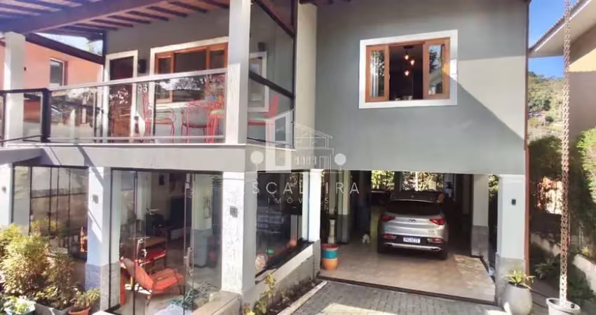 Casa de condomínio à venda em teresópolis-rj - 4 quartos, 2 suítes, 4 banheiros, 4 vagas de garagem - 250m²