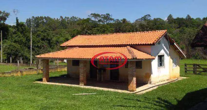 Chácara (sítio) formado a 1,5 km da rodovia- quase 3 alqueires