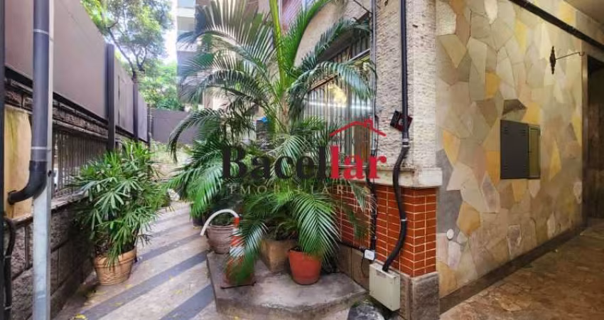 Casa comercial com 12 salas para alugar na Rua Dona Delfina, Tijuca, Rio de Janeiro