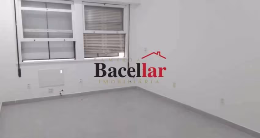 Sala comercial com 1 sala à venda na Rua Mayrink Veiga, Centro, Rio de Janeiro