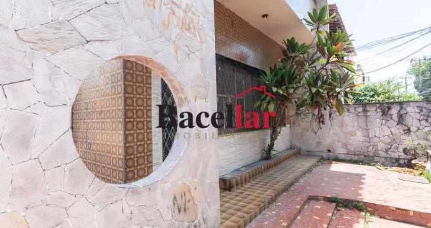 Casa comercial com 7 salas para alugar na Rua Lígia, Olaria, Rio de Janeiro