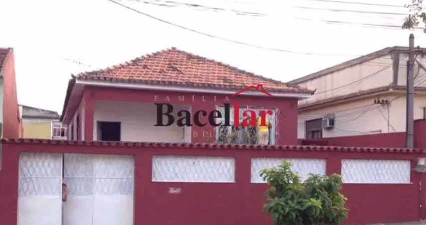 Casa em condomínio fechado com 2 quartos para alugar na Rua Mucio Teixeira, Cavalcanti, Rio de Janeiro