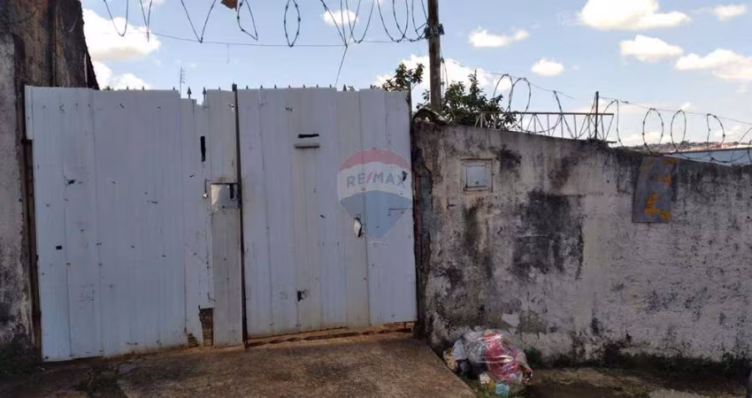 CASA COM DOIS DORMITORIOS
