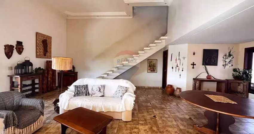 Casa com 3 suítes e garagem ampla no jardim do lago