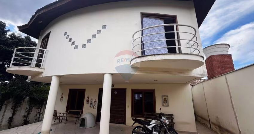Casa com 3 Suítes e Garagem Ampla no Residencial dos Lagos