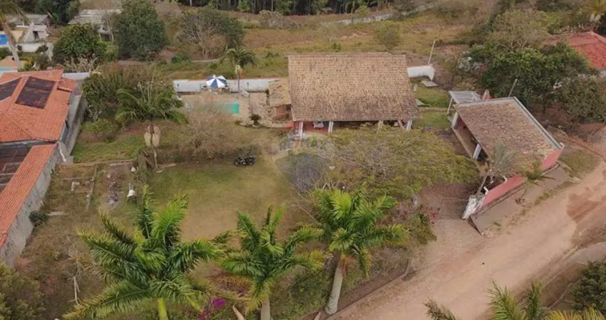 Linda chácara à venda no condomínio residencial portal da cachoeira, em pinhalzinho - sp.
