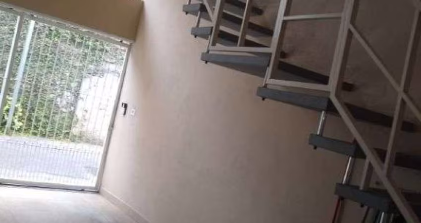 Sobrado à venda no bairro Dos Casas/SBC - 5 dorms, churrasqueira e 2 vagas; 130m²