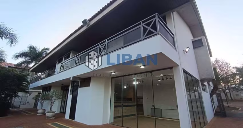 CASA AMPLA EM CONDOMINIO FECHADO