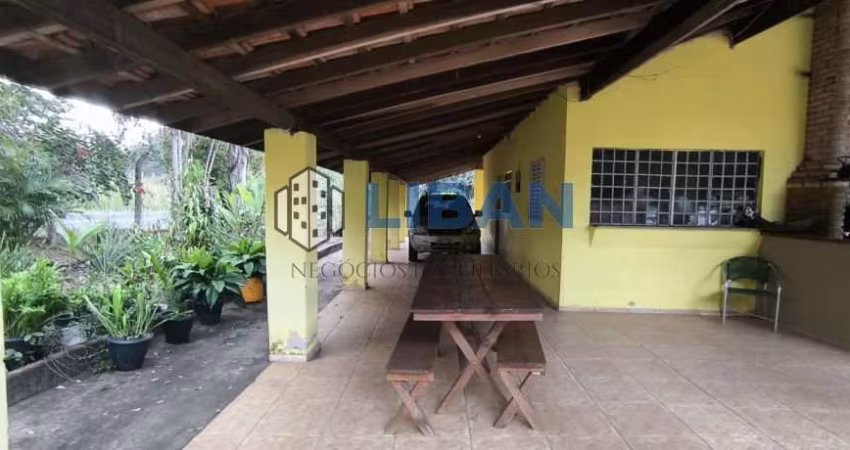 Chácara de 7500 m² 3 dormitórios piscina churrasqueira boa também para empresas dentro da cidade R$ 1.500.000,00
