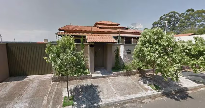 Casa com 3 quartos para alugar no Centro, Agudos 