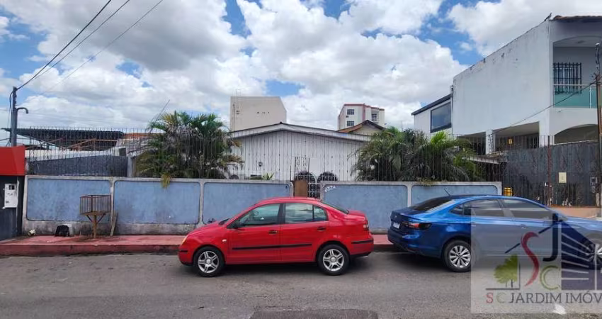 Vendo Casa de 03 quartos no Conjunto Castelo Branco no Bairro Parque Dez.