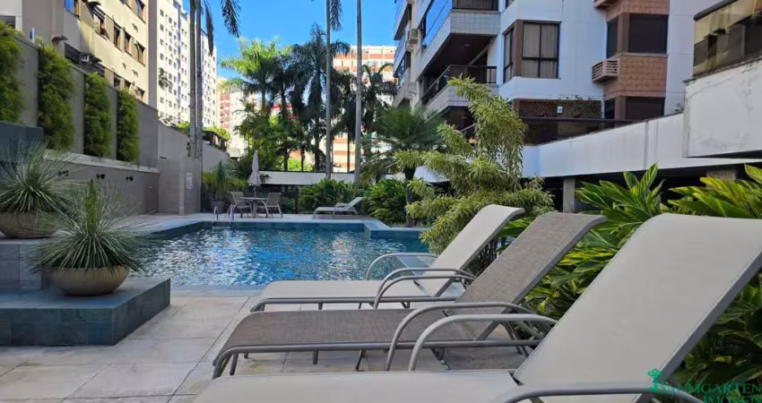 Apartamento  mobiliado e decorado, localizado no centro de florianópolis.