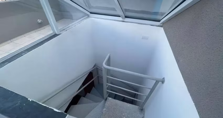 Cobertura duplex com 1 dormitório e suíte - nunca habitada.