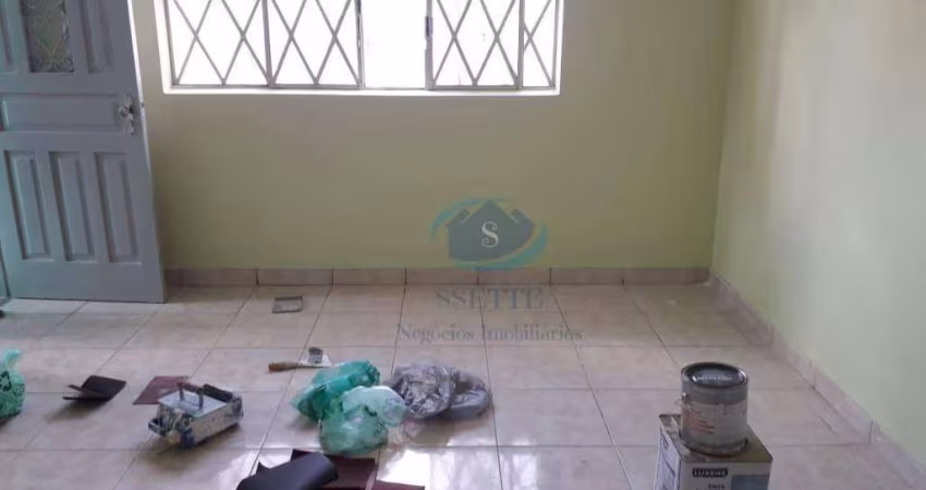 Terreno de 9 x 26 metros com 2 casas térreas, 2 vagas de garagem, entrada lateral, quintal,excelente para investimento,aceita proposta.