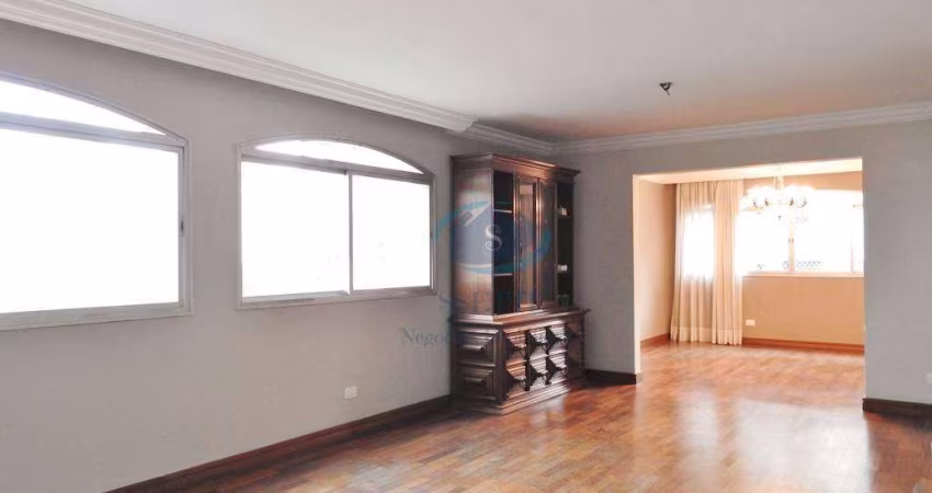 Apartamento Alto padrão com 4 dormitórios,3 suíte,3 vagas de garagem,206m²,em excelente localização,aceita proposta.