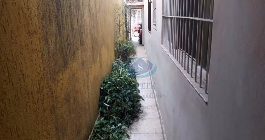 Casa térrea de 5 x 29 metros,com 2 dormitórios,2 vagas cobertas,entrada lateral,edícula nos fundos com banheiro,aceita proposta,oportunidade.