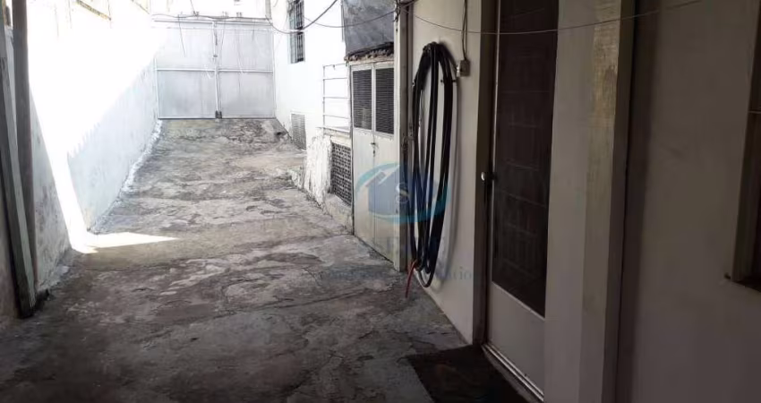 Terreno de 8 X 28 metros com 2 casas térreas na frente  2 quartos,sala,cozinha,banheiro,fundos quarto ,cozinha,sala,wc e 5 vagas,aceita proposta.
