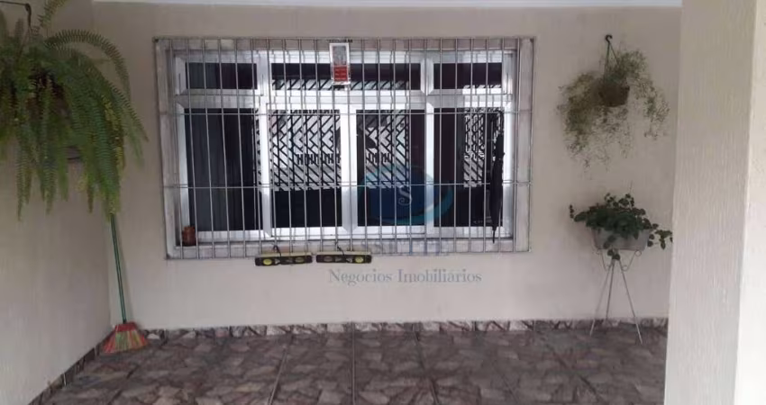Casa Térrea com 3 dormitórios,1 suíte,2 vagas cobertas e livres,entrada lateral,edicula nos fundos,aceita proposta,impecável.