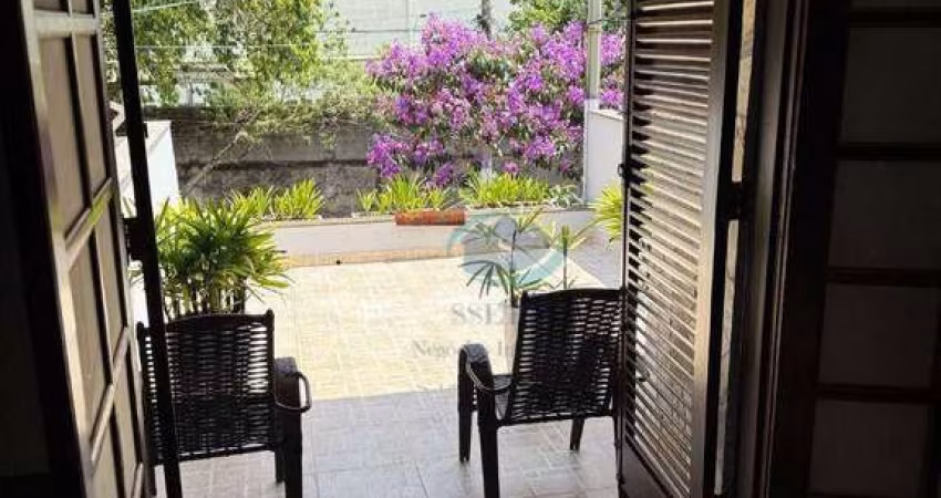 Sobrado em ótimo estado com 3 dormitórios com armários embutidos,2 suítes sala,cozinha planejada,área de serviço,1 vaga,aceita proposta.,