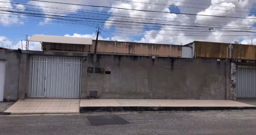 Casa com 4 quartos à venda na Rua Jorge Acúrcio, Parreão, Fortaleza