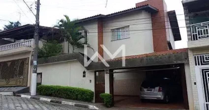 Sobrado alto padrão com 250 m2, 3 suítes, 5 banheiros, ótima localização residencial em jardim gume