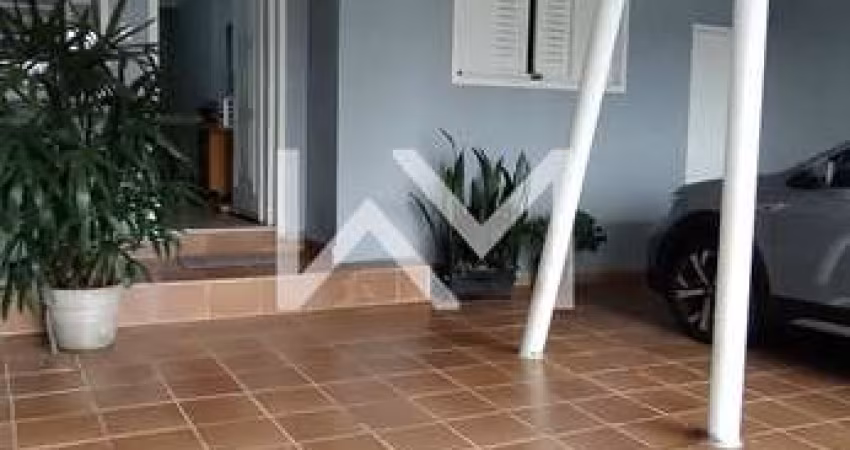 Casa térrea à venda, com 3 quartos, sendo  1 suíte, 2 vagas e edícula em Jardim Paraventi, Guarulho