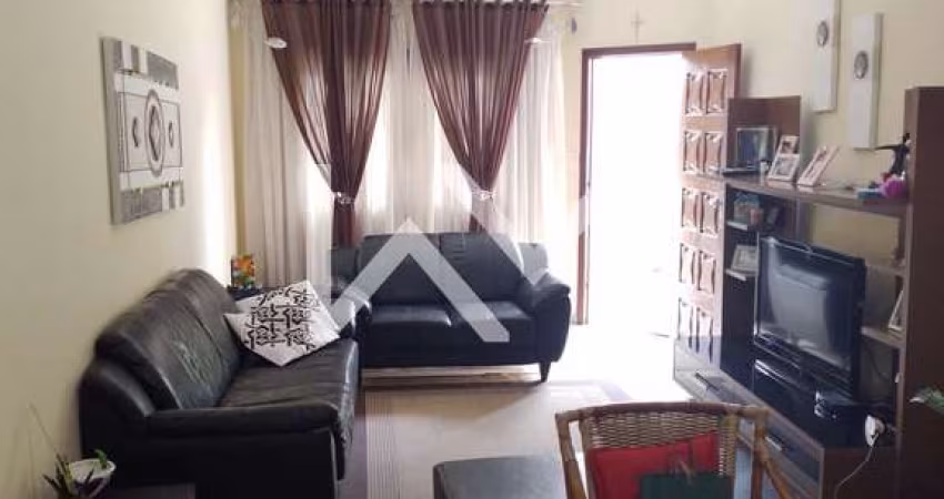 Excelente Sobrado à venda com 3 dormitórios,  sendo 3 suítes, 5 banheiros, 3 vagas de garagem, 224m