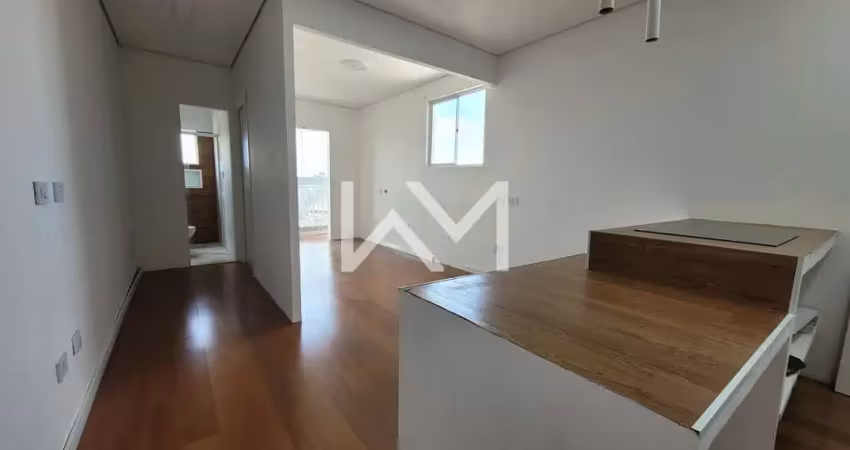 Kitnet à venda, 31m2, varanda com vista livre, toda envidraçada, piso tábua, porcelanato  jardim ad
