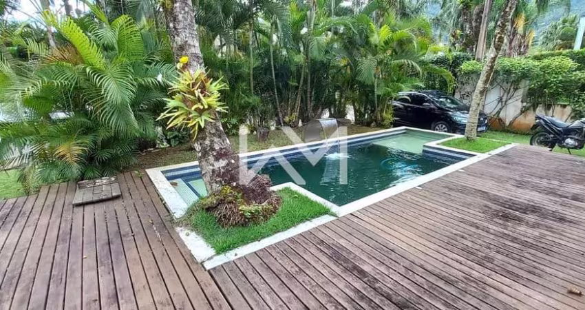 Sofisticada  Casa á Venda  com 5 suítes , 480m²,  Condomínio fechado no Paraíso de Toque Toque Pequ