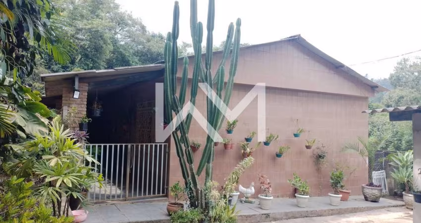 Oásis de Tranquilidade: Encante-se com Este Espaçoso Imóvel na Zona Rural, a Passos do Lago Água Az