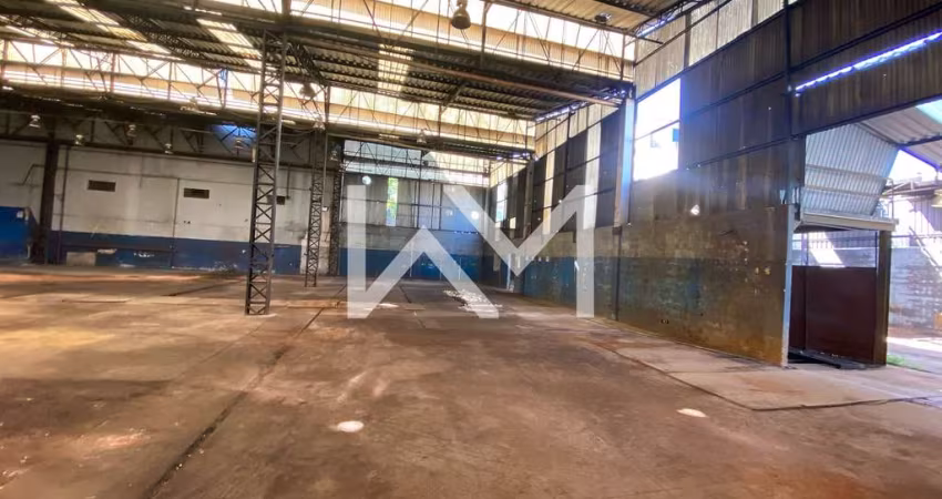 Galpão comercial à venda com 200m²  numa área total de 480m² a poucos metros da Rodovia Presidente