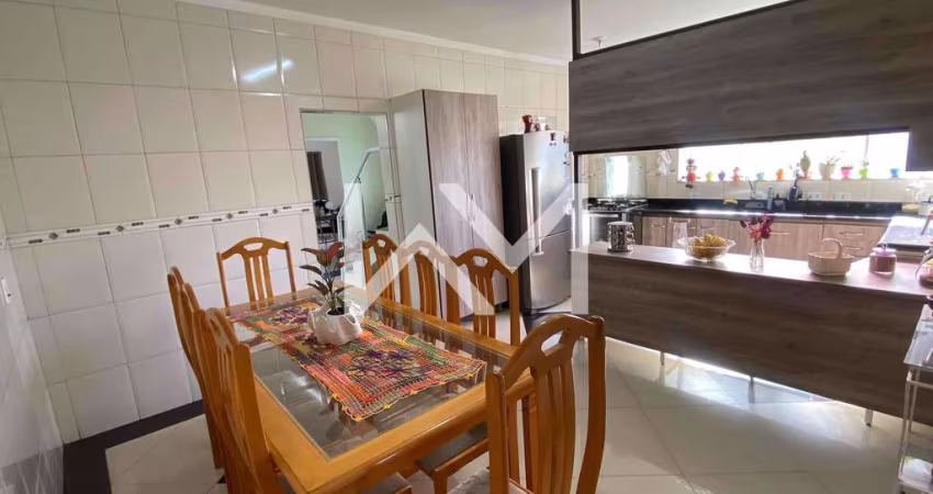 Oportunidade para investidor em terreno com 360m² com 4 casas, excelente localização no Jardim Vila